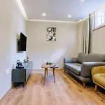 Flat W